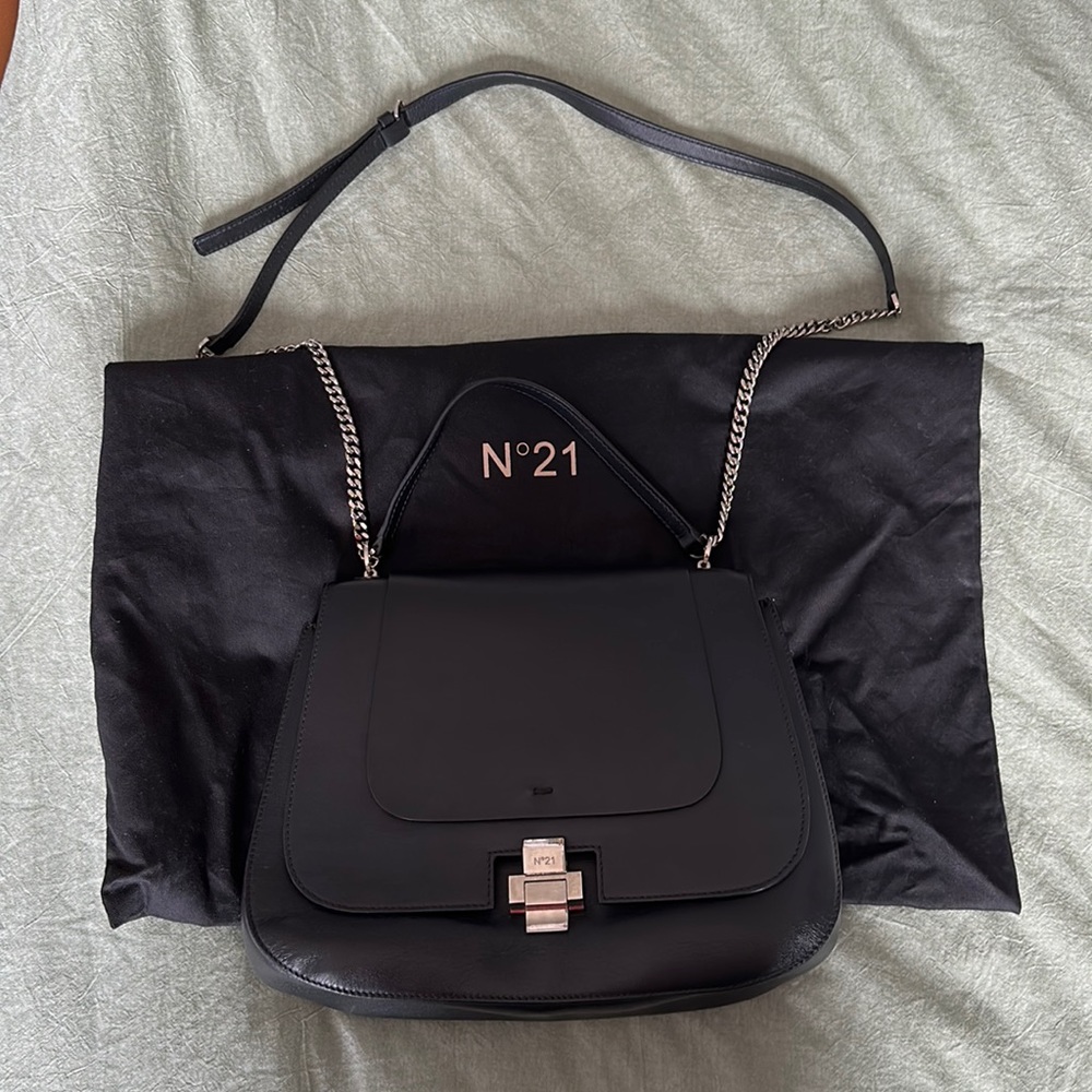 No.21 Classic Black Leather Bag